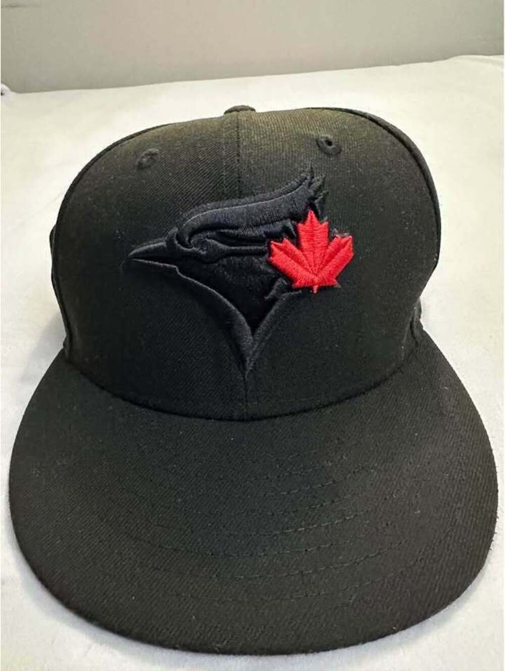 New Era Toronto Blue Jays Balck on Red Cap
Mens Size 8 Used Good $30
